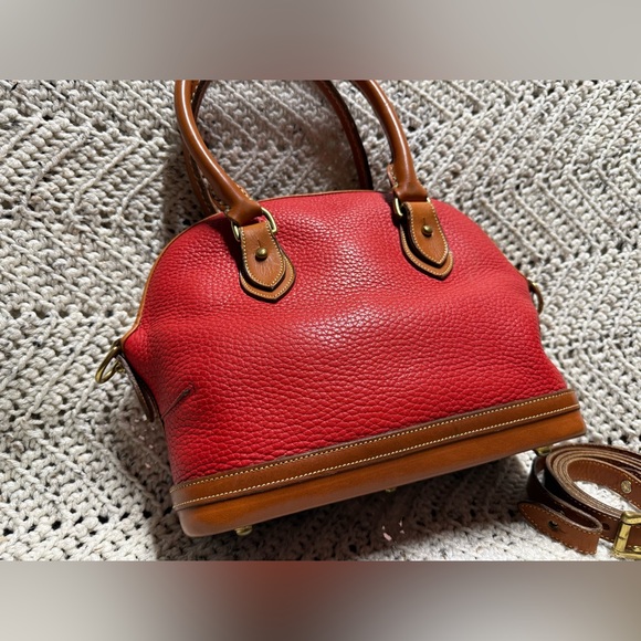 Vintage Dooney and Bourke Red Norfolk Crossbody - Picture 4 of 9